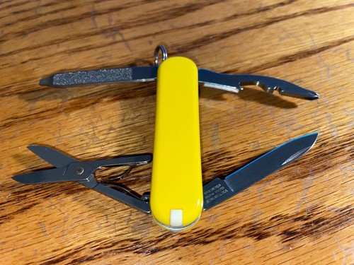 NEW in Box Victorinox Swiss Army 58mm Knife RAMBLER Yellow   0.6363.8  54031 Y - Picture 2 of 3