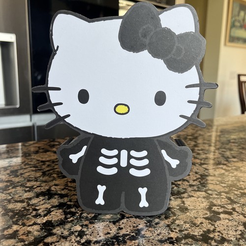 HELLO KITTY by Sanrio Skeleton 2024 Halloween 7” Wood Wall Decor - Bild 2 von 5