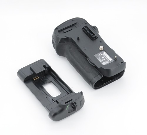 Genuine Nikon MB-D12 multi-Power Battery Grip for Nikon D800/D800E/D810/D810A - Picture 10 of 14