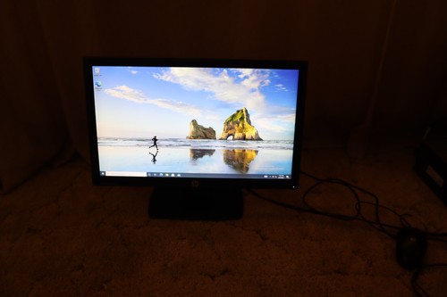 HP ProDisplay P201m 20" Widescreen LED Monitor 1600 x 900 With Cables & Stand - Picture 5 of 8