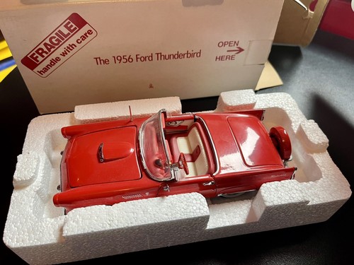 Danbury/Franklin Mint 1:24 1956 Ford Thunderbird Red with Red Removable Roof. - Picture 16 of 24