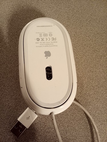 Apple USB Wired Optical Mouse (A1152) - Picture 7 of 8
