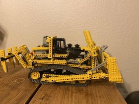 LEGO TECHNIC: Motorized Bulldozer (8275) With Manual no case
