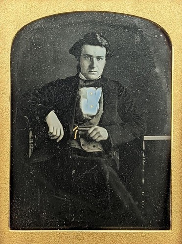 DAGUERROTIPO VICTORIANO CUARTO PLACA CABALLERO SENTADO años 1840 - Imagen 2 de 6