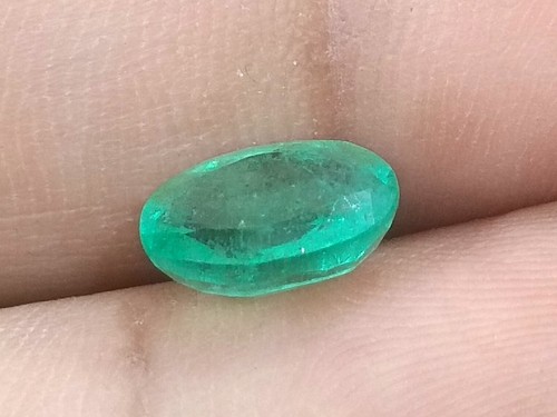 1.97ct Medium Light Green Natural Emerald Minor Oiled Loose Gemstone - Picture 10 of 11