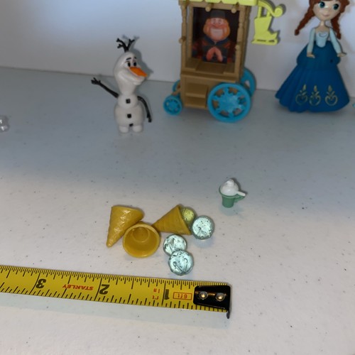 Disney Frozen Piccolo Regno Elsa e Olaf bambola personaggi carrello quercia - Foto 6 di 8