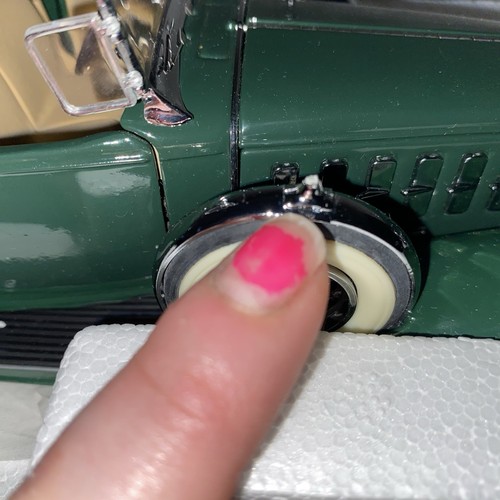 Danbury Mint 1932 Cadillac V-16 Sport Phaeton Green - Picture 6 of 15