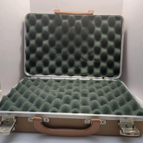 VTG DOSKOCIL DMC Locking Hard Shell Case Tan Faux Alligator Foam Interior No Key