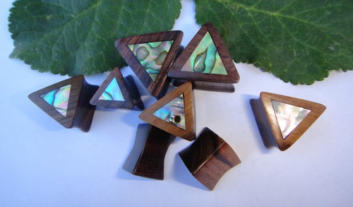 1 Paar handgefertigte ABALONE Muschel Sono Holz Dreieck Double Flared Ohrstöpsel Messgeräte - Bild 1 von 3