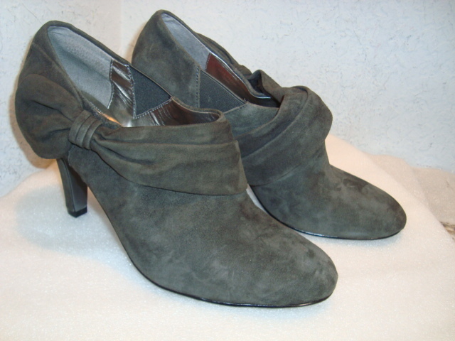 Tahari para mujer grisson Shootie NWOB botas al Tobillo Zapatos 10 MED Nuevo Tahari para mujer grisson Shootie NWOB botas botas botas al Tobillo Zapatos 10 MED Nuevo nuevo listado