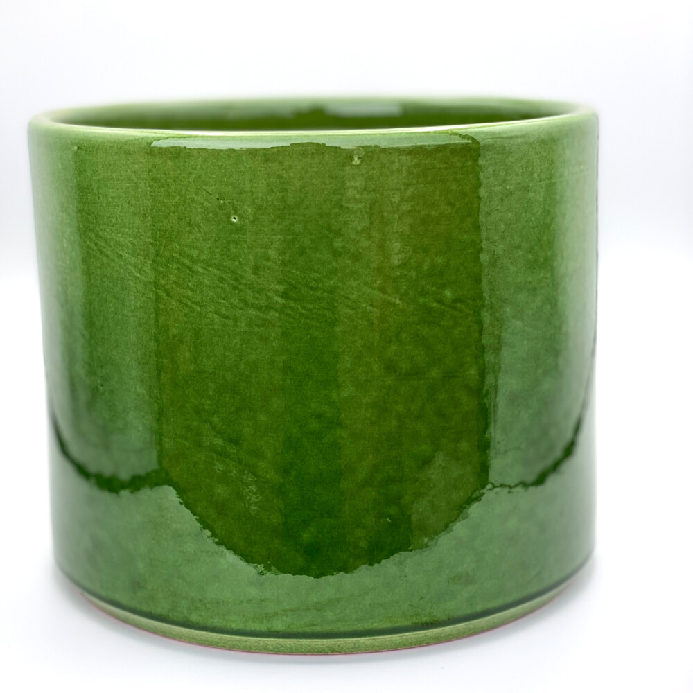 Maceta Artesanal de Barro, Modelo Tubo esmaltada en Verde.Medidas 23 x 19cm