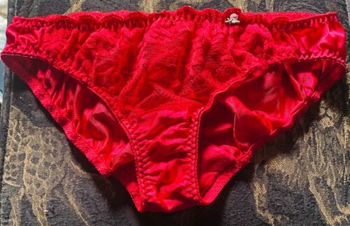 NEW Maidenform VTG 90s Chantilly Red Lace String Bikini Panty MEDIUM LOVELY