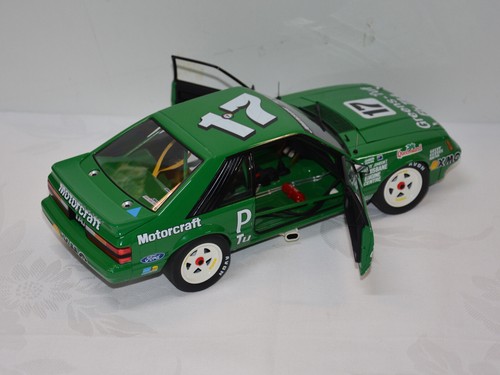 1:18 Classic Carlectables - 1985 Bathurst DJR Ford Mustang GT #17 Dick Johnson - Picture 9 of 13