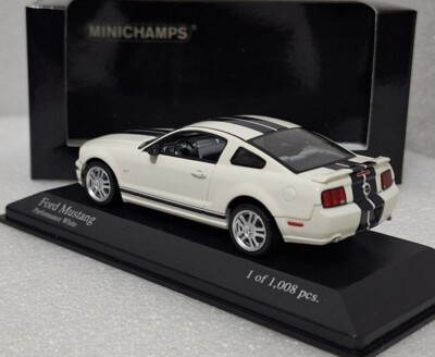 Ford Mustang GT 2005 White with Black Stripes 1:43 Minichamps