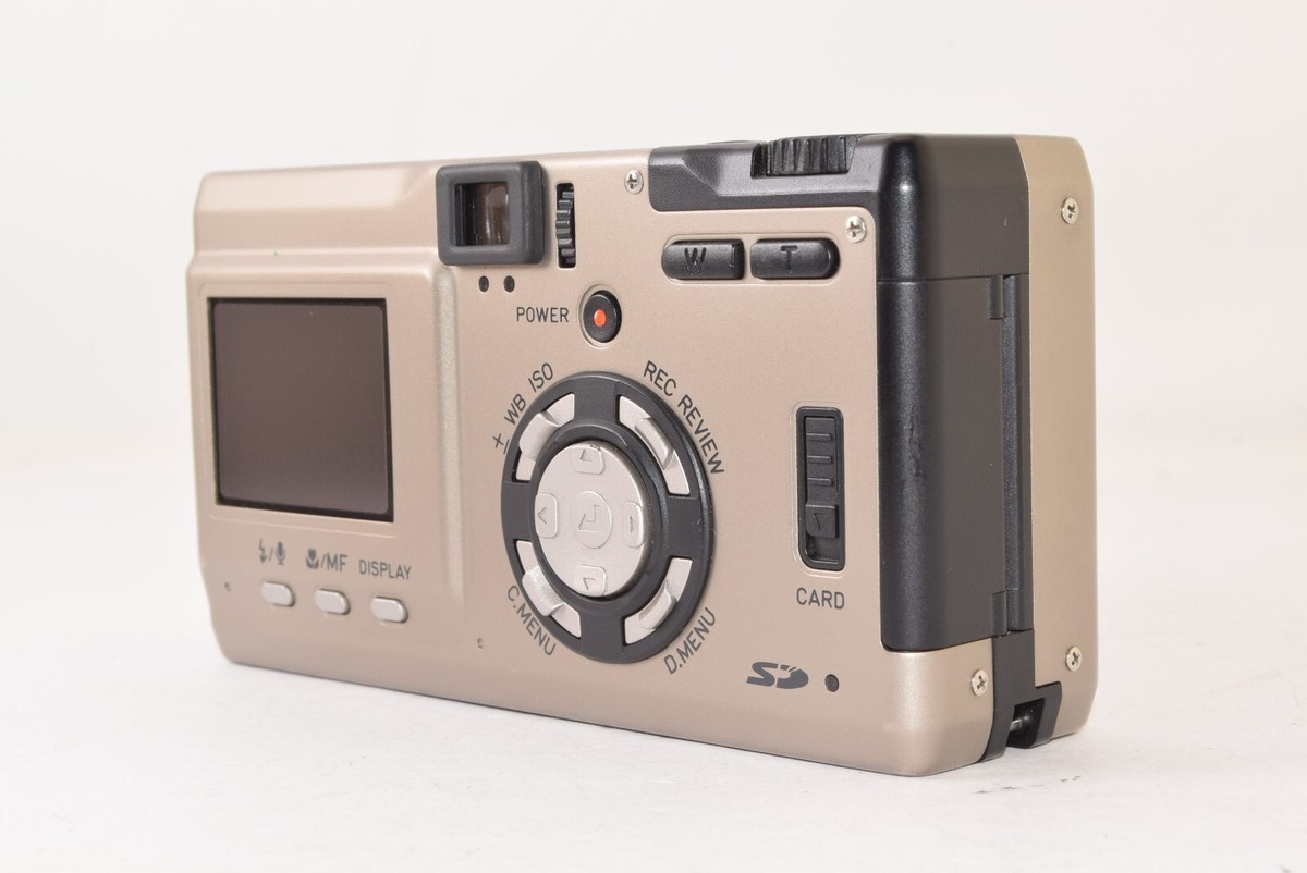 ほぼ未使用　CONTAX TVS DIGiTAL Contax TVS Digital 5.0MP Digital Camera - Titanium silver