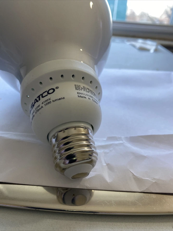 SATCO S7242 (23R40 )Medium Base R40 Reflector 4100K 120V Replaces 85W White New - Image 4 of 4