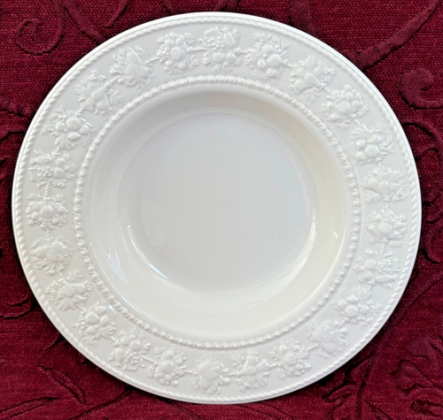 Wedgwood Home FESTIVITY Rimmed Soup/Pasta BOWLS, Embossed Rim, 23cm - Picture 1 of 7