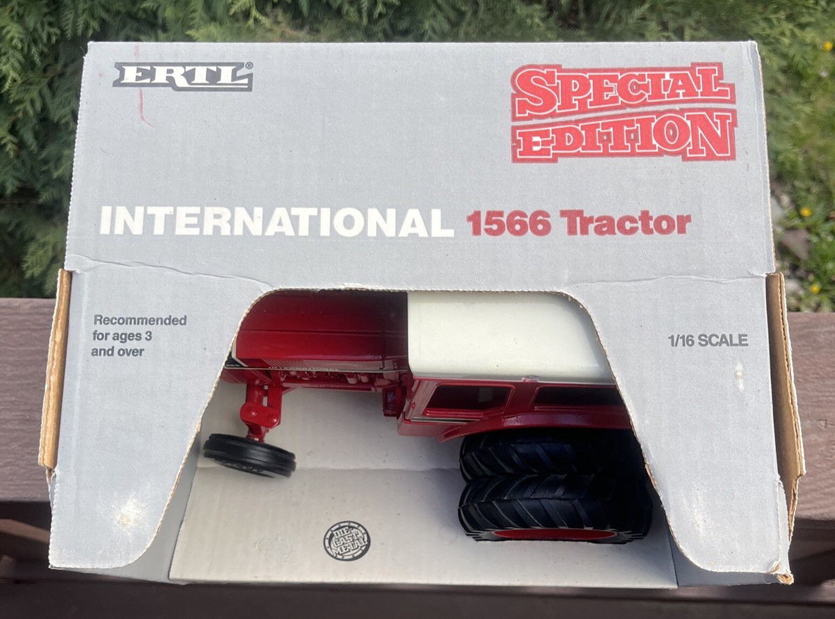 スケーターセット　yard sale等 Ertl International IH 1566 Black Stripe Tractor Special Edition 1