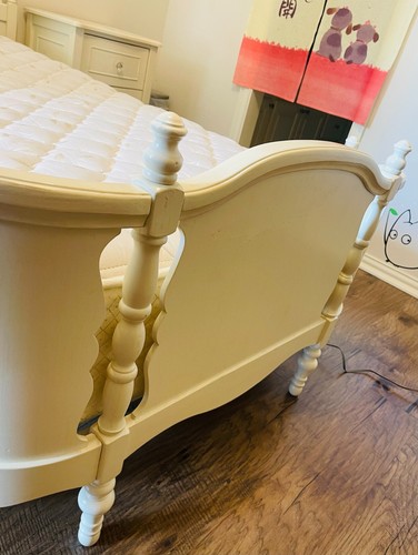 Pottery Barn Kids Twin Size Solid Wood Antique White Bed Local Pickup - Picture 5 of 9