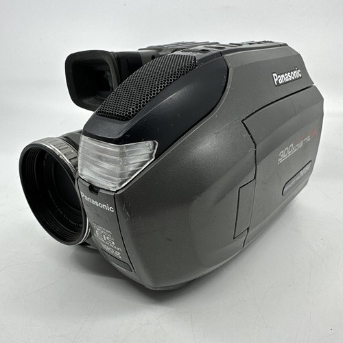 Videocamera analogica Panasonic PV-L750D VHS-C senza batteria parti non testate e riparazione - Foto 1 di 8