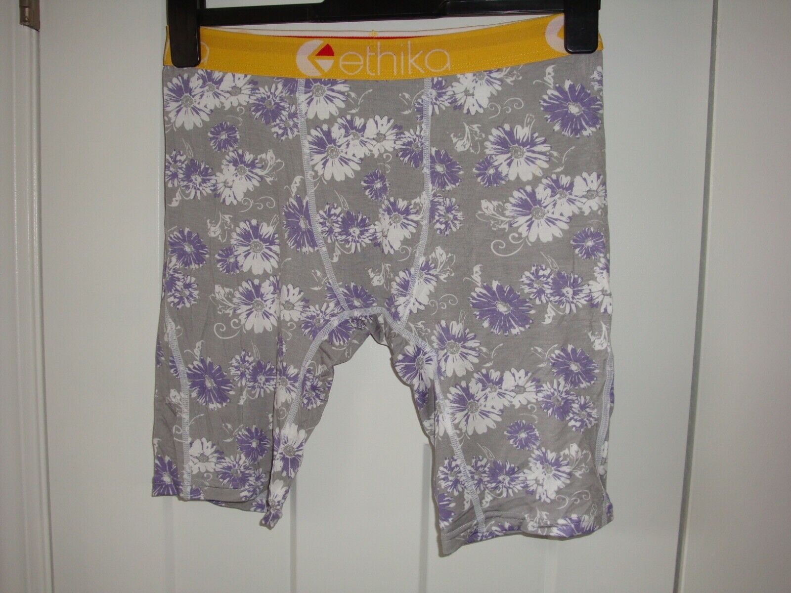 Picture 1 of 2