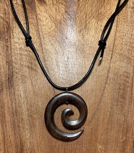 Spirale Halskette Herren braun Surfer Leder Lederkette Damen Kette Surferschmuck