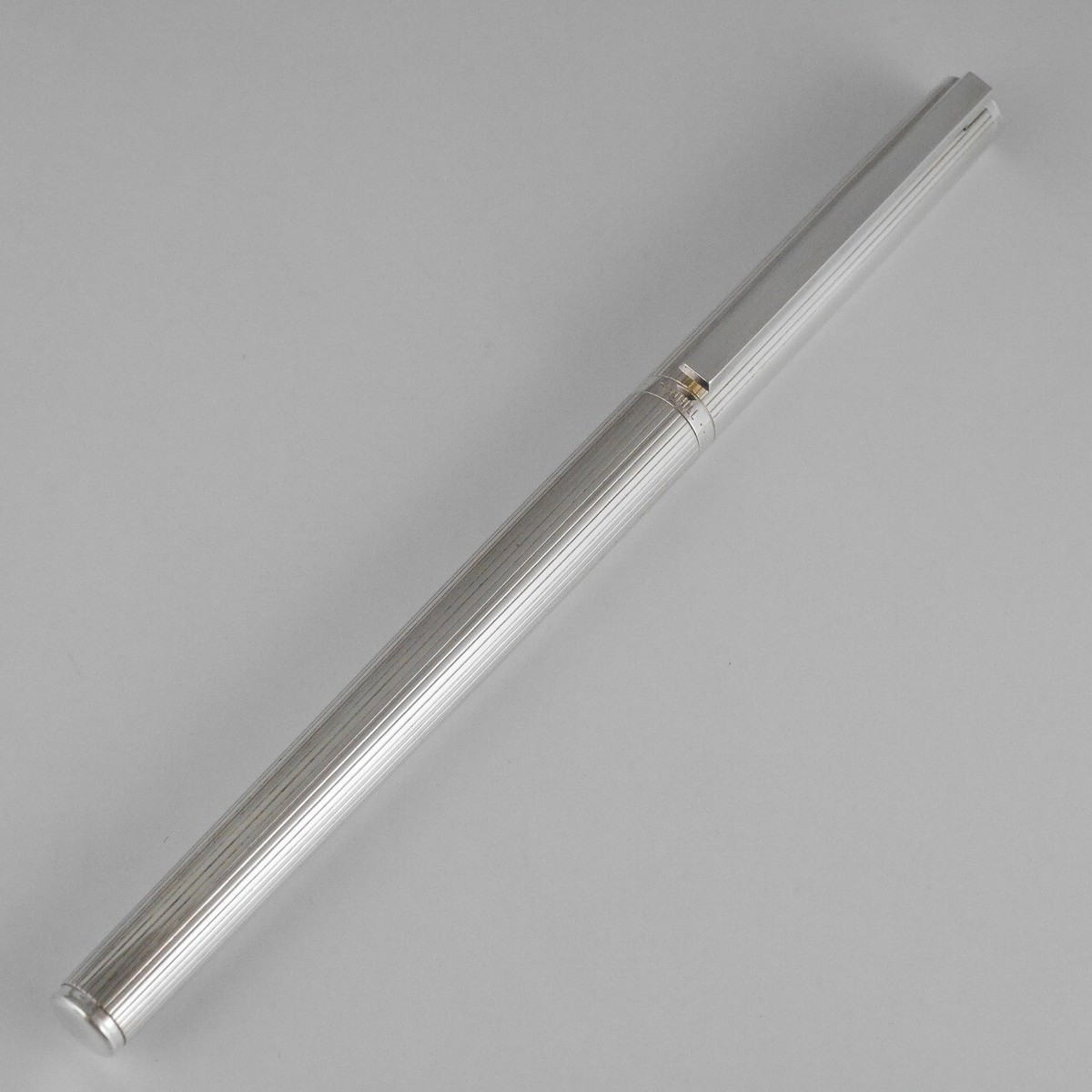 DUNHILL ブルドッグデザイン マネークリップ　シルバー925 DUNHILL ブルドッグデザイン マネークリップ シルバー925