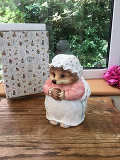 The World Of Beatrix Potter Mrs Tiggy Winkle Cookie Jar c 1996 Enesco Boxed
