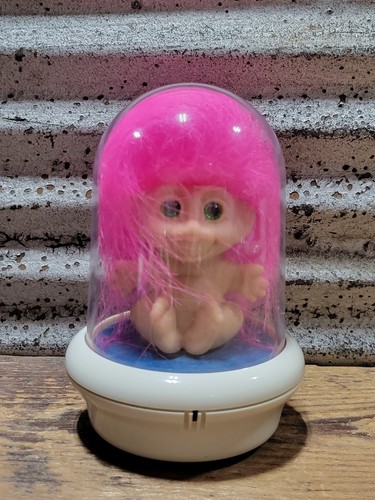 Vintage 1990s SITTING TROLL IN GLOBE 2" Trolls Doll Pink Hair Rare Battery Op - Picture 1 of 9