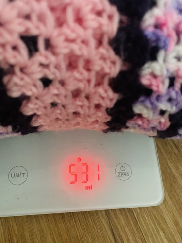 💗💜 Manta redonda tejida a mano - Tonos de rosa y púrpura - 1 m de diámetro - Imagen 12 de 12