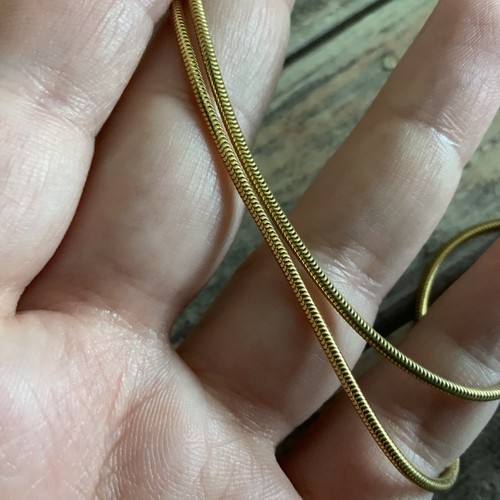 Simple vintage Monet snake chain necklace in gold tone metal - Picture 6 of 8