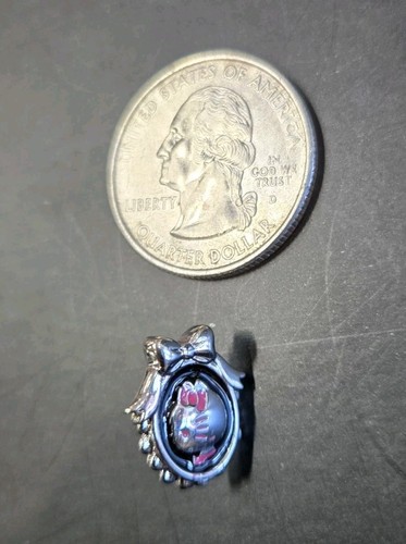 Sanrio Hello Kitty Stud Earrings - Picture 4 of 5