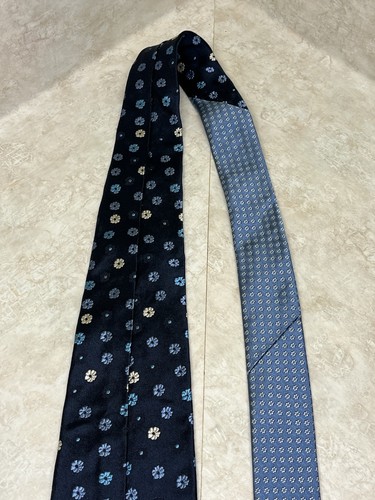 Paket mit 3 Tommy Hilfiger Seidenkrawatten für Herren blau geometrische Designs Einheitsgröße - Bild 15 von 21