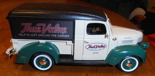 VINTAGE - ERTL ""TRUE VALUE HARDWARE"" DRUCKGUSS-SAMMLUNG & DIECAST COIN BANKS LOT OF 4 - Bild 22 von 24