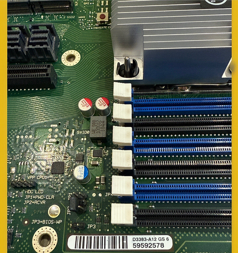 Carte mère Fujitsu RX2530 M4 D3383-A12 GS6 S26361-D3383-A100 + 2 processeurs Intel 4110 - Photo 2/9