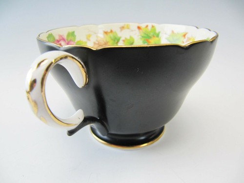 Shelley Tasse & Untertasse schwarz Henley Form mit Kohlrosengirlande Muster 13011 - Bild 8 von 9