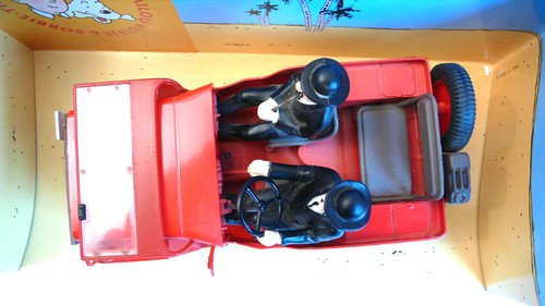 TINTIN AU PAYS DE L'OR NOIR JEEP ROUGE DUPONDT PLASTOY 1/18è BON ÉTAT 1994 - Imagen 9 de 11