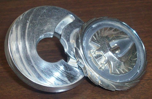 1975 75 Chrysler Imperial LeBaron Trunk Lock Cover Medallion 3796049 Used OEM - Picture 2 of 3