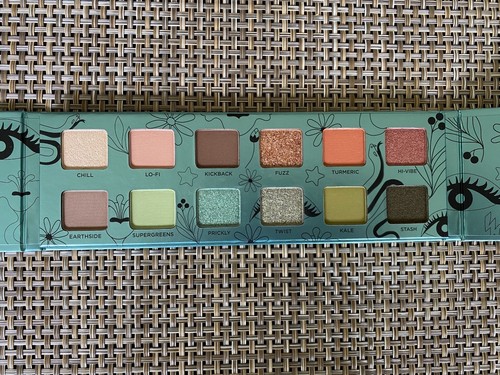 URBAN DECAY WILD GREENS EYESHADOW PALETTE: WILD GREENS (12 SHADES) - Picture 4 of 8