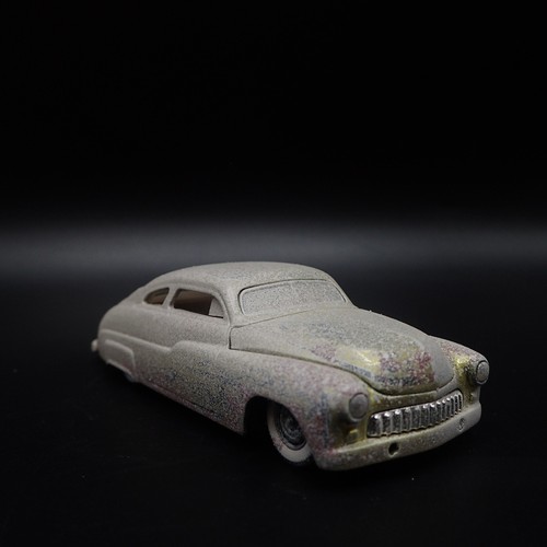 Coupé Mercury 1949 Chopped Barn Find Modelo A Escala 1:64 Coleccionable Diecast - Imagen 4 de 7