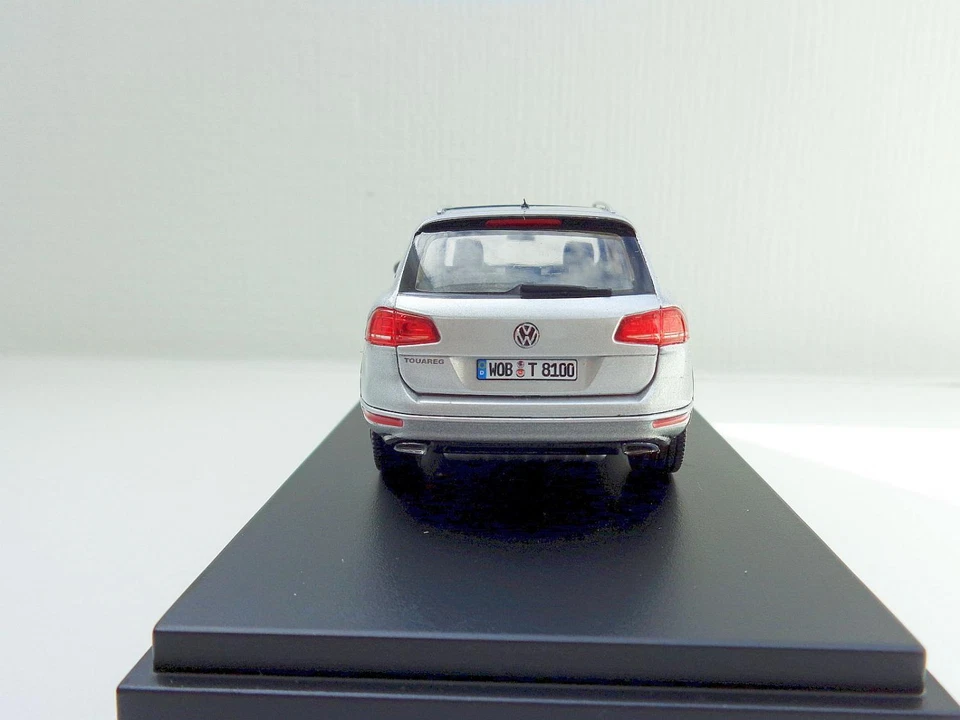 Volkswagen VW Touareg 2 Facelift Herpa En 1:43 Plata 2015 7P1099300AA7W - Imagen 3 de 4
