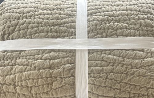Pottery Barn Washed Velvet Handcrafted Full/Queen Quilt Taupe NWT - Picture 2 of 2