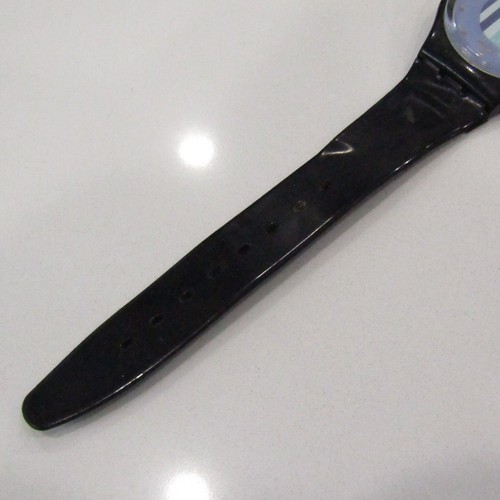Reloj Swatch de colección ""Incrustación negra"" GB145 1991 negro púrpura lavanda - Imagen 5 de 7