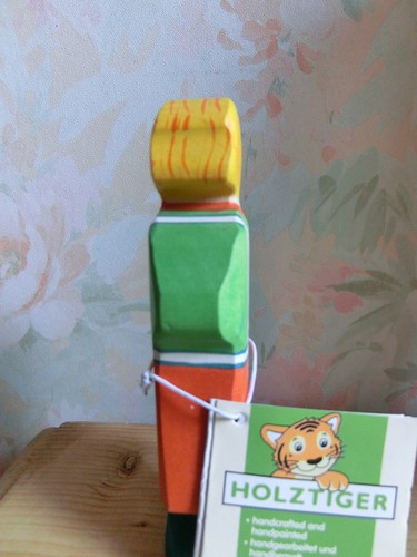 HOLZTIGER seltene Märchen Figur Gretel Mädchen mit Lebekuchenherz - Bild 4 von 5