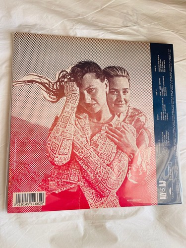 Aly & AJ - A Touch Of The Beat (Vinyl, 2LP) Limited Signed - Picture 2 of 2