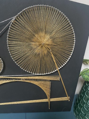 Quadro Vintage Anni 70 Mcm Stringa Spilla Nail Art Ingranaggio Ruota Appeso a Parete Kitsch Retrò - Foto 14 di 14