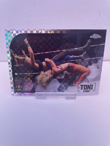 Topps WWE Chrome 2020 - Pick your Cards - Base Inserts Refractors - Free Gift - Picture 90 of 100