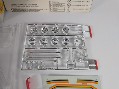 Kit Modelo Camaro Z28 MPC 1:25 # 1-0814 Bolsa de Piezas Selladas - Imagen 4 de 12