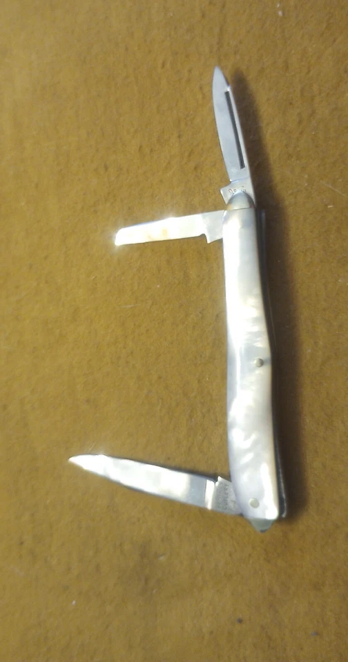 Hen & Rooster Bertram Cutlery #233 MOP Serpentine Pen Pocket Knife w/ Box NICE!! - Image 4 of 4