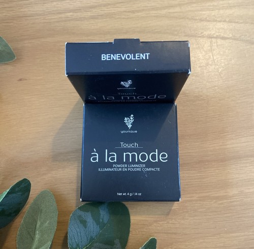 NEW LOT OF 2 🌸 Younique Touch A La Mode POWDER LUMINIZER BENEVOLENT - Picture 1 of 3